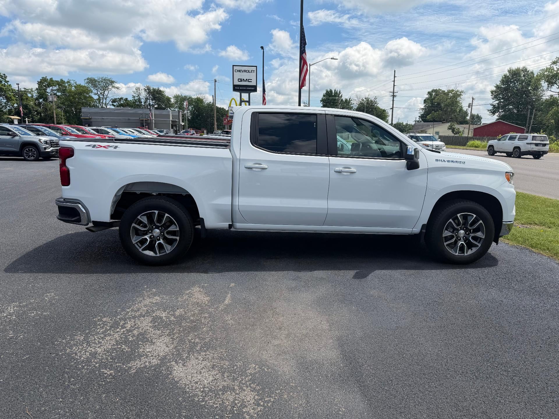 2023 Chevrolet Silverado 1500 LT (2FL)