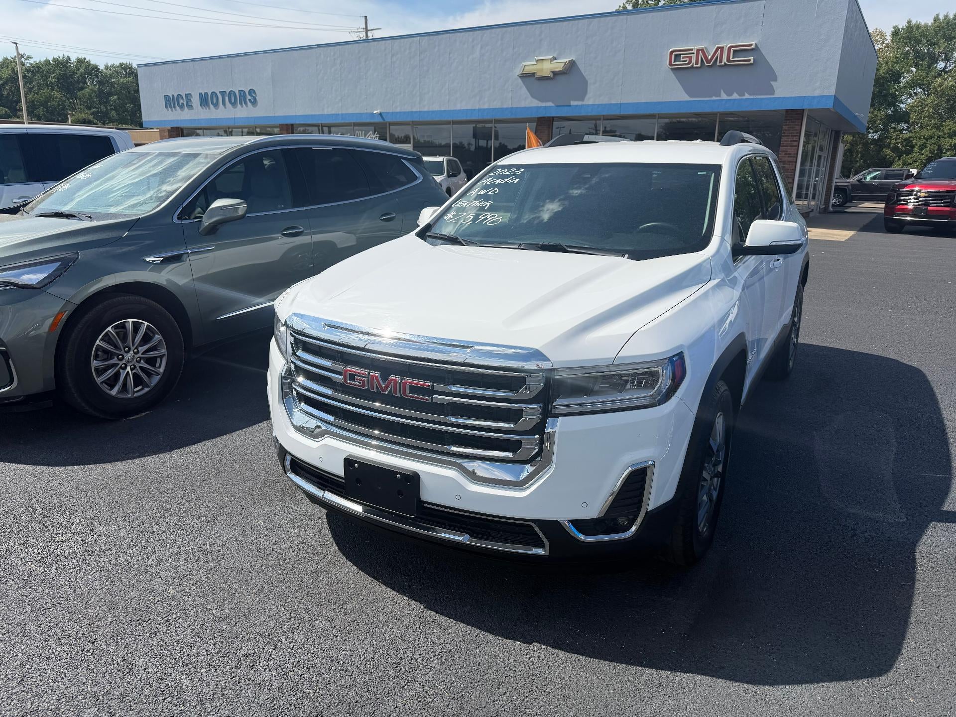 2023 GMC Acadia SLT
