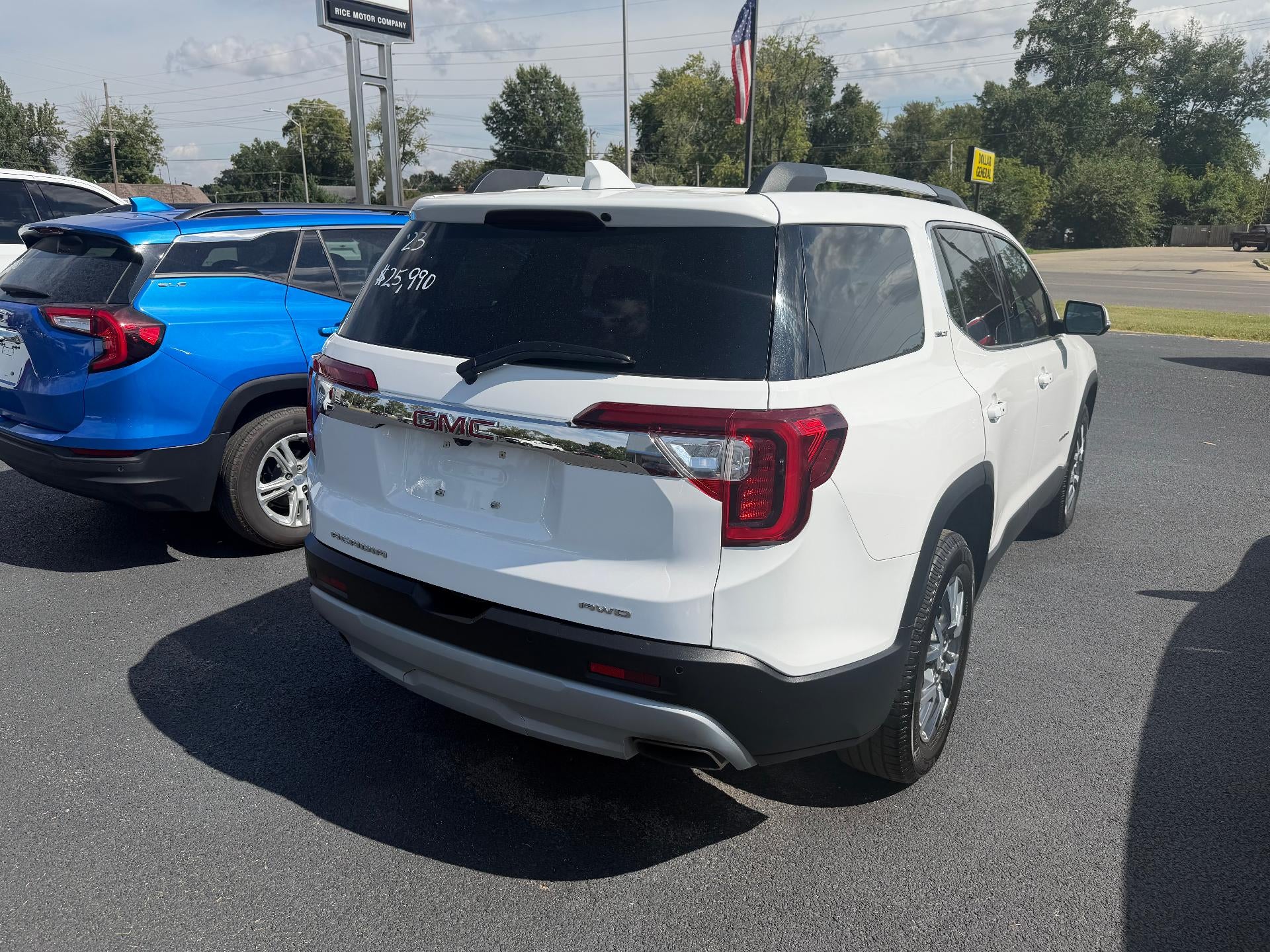 2023 GMC Acadia SLT