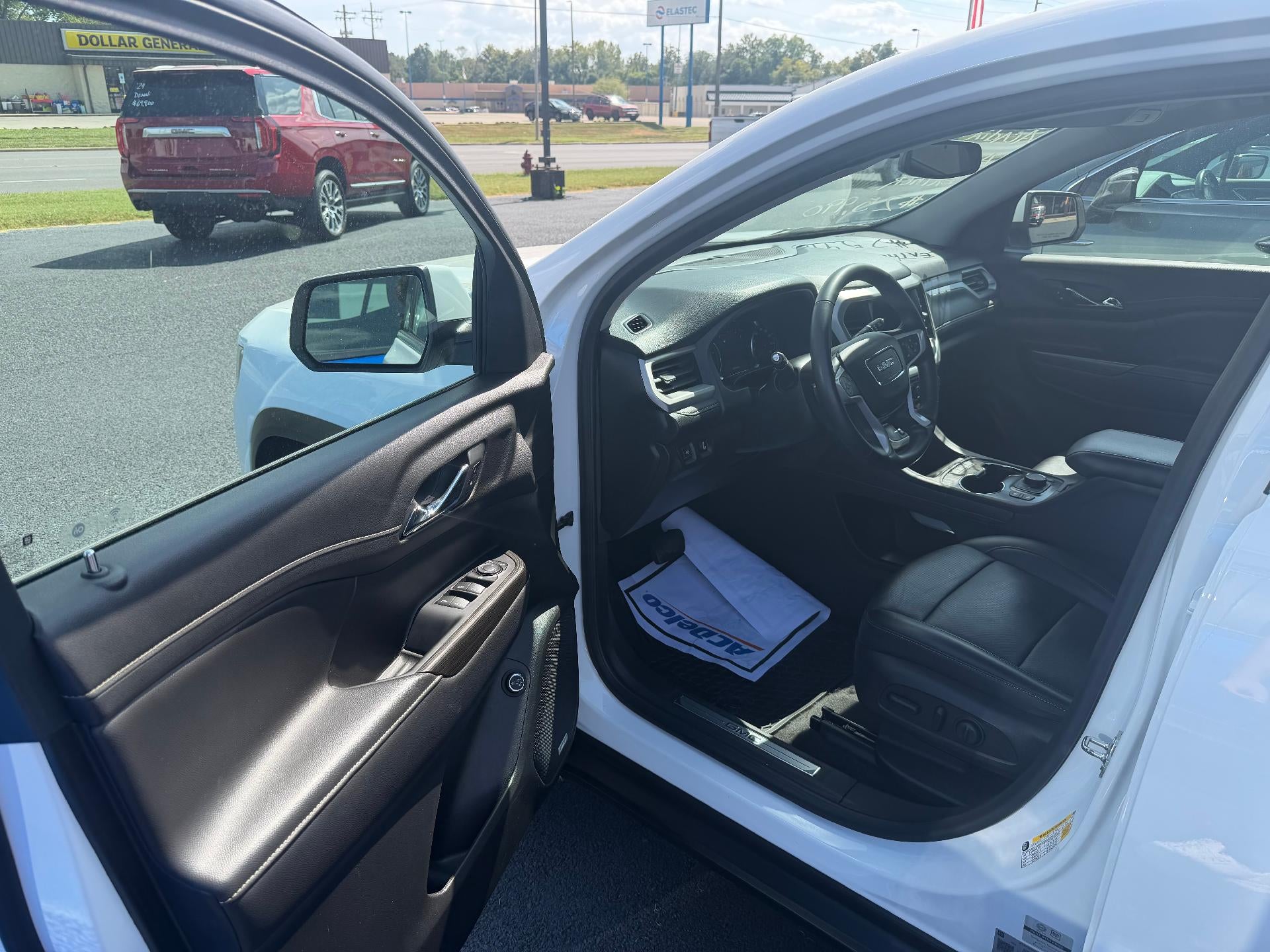 2023 GMC Acadia SLT
