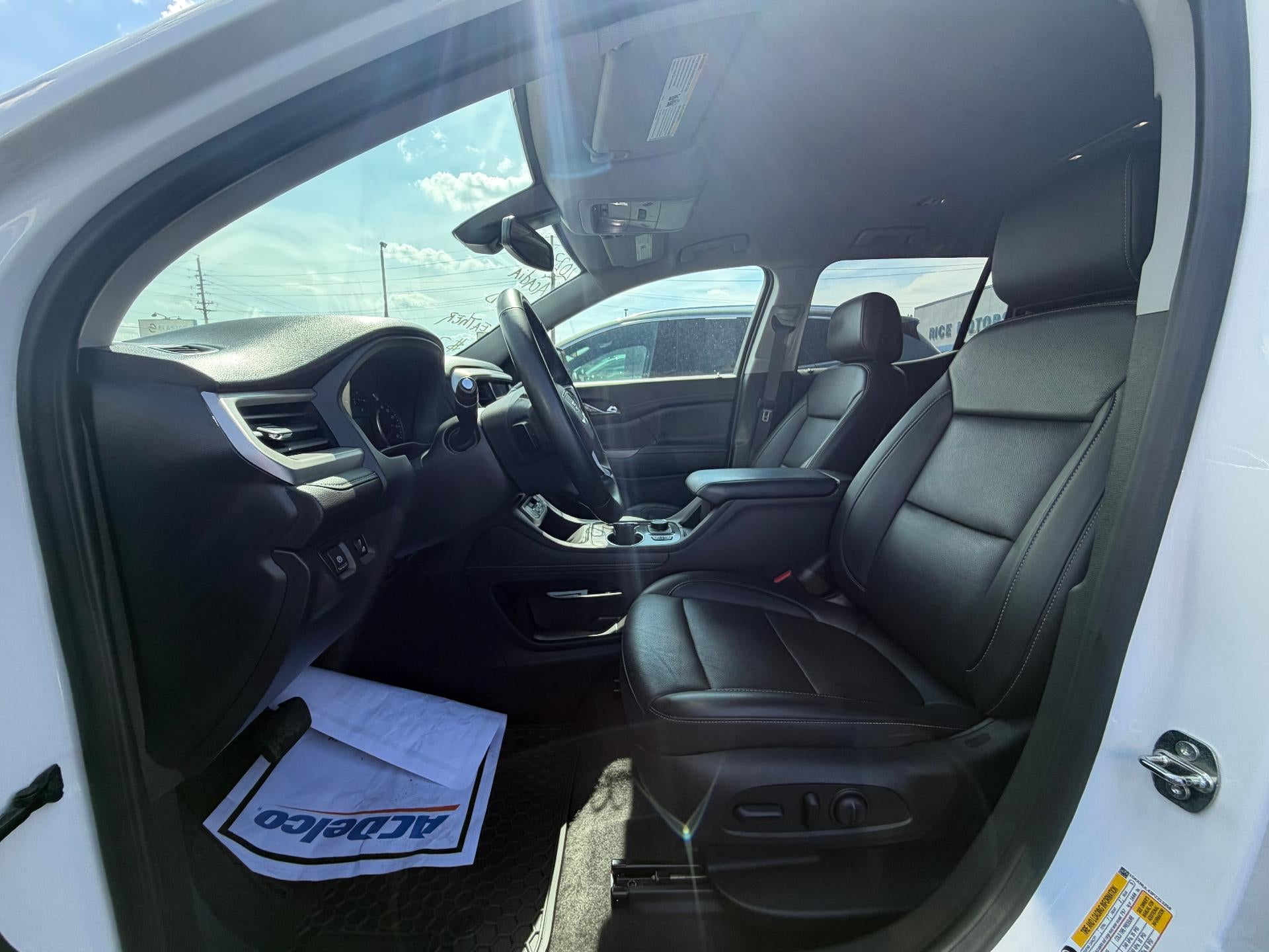 2023 GMC Acadia SLT