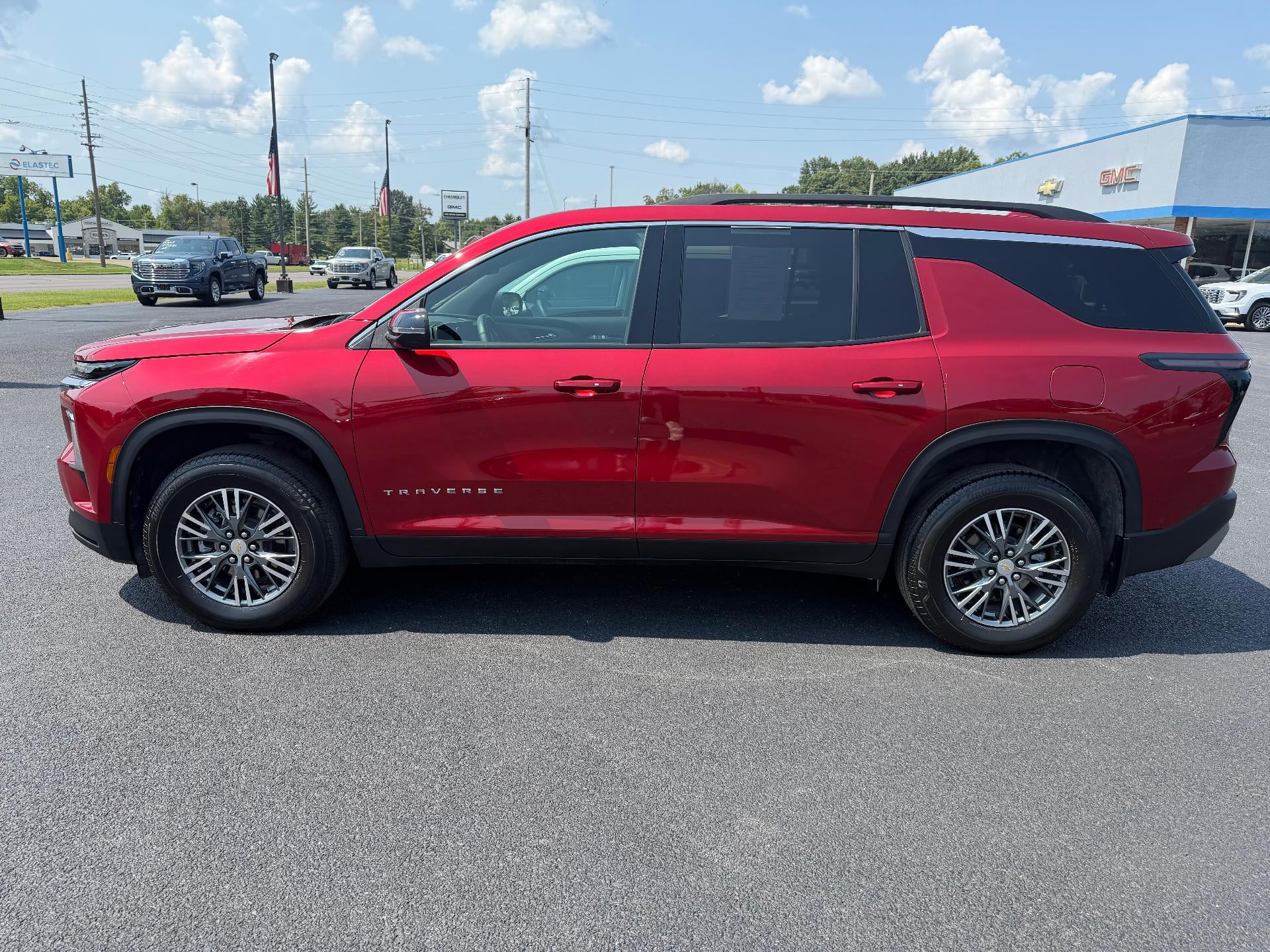 2025 Chevrolet Traverse LT