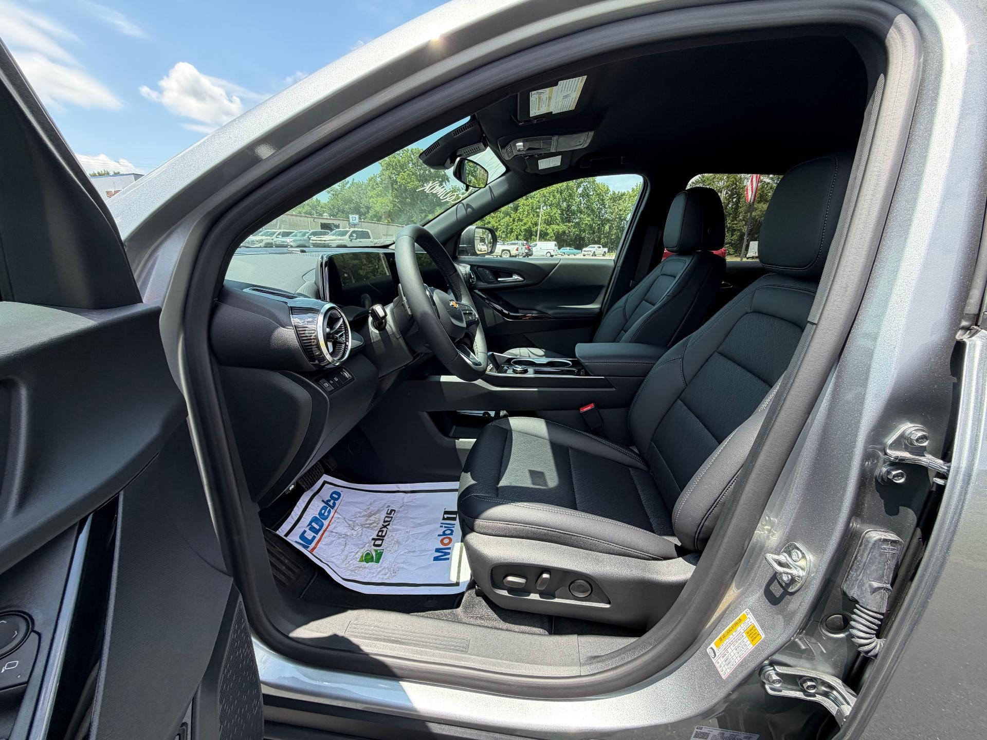 2027 Chevrolet Equinox LT - Photo 9