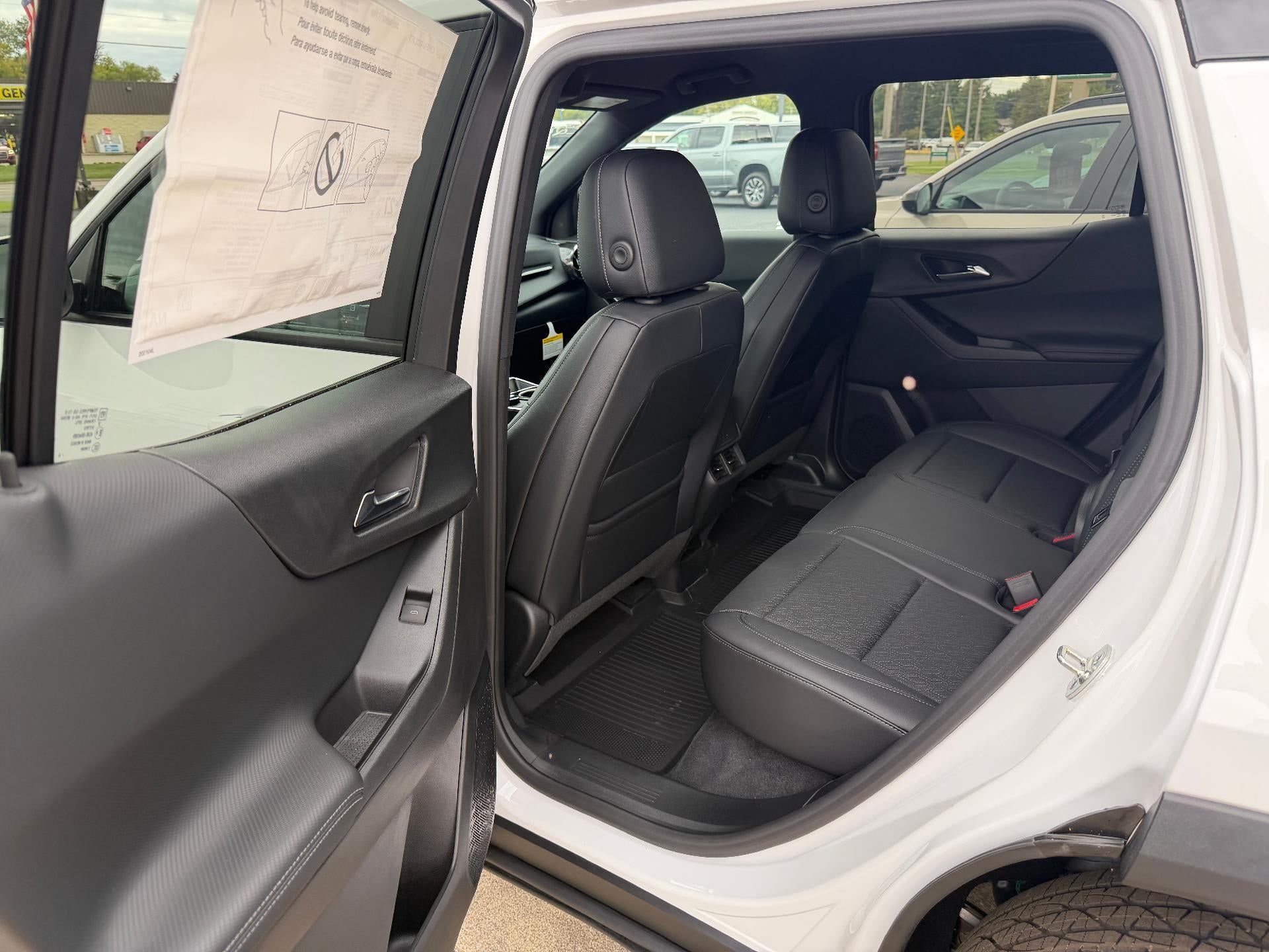 2027 Chevrolet Equinox LT - Photo 10