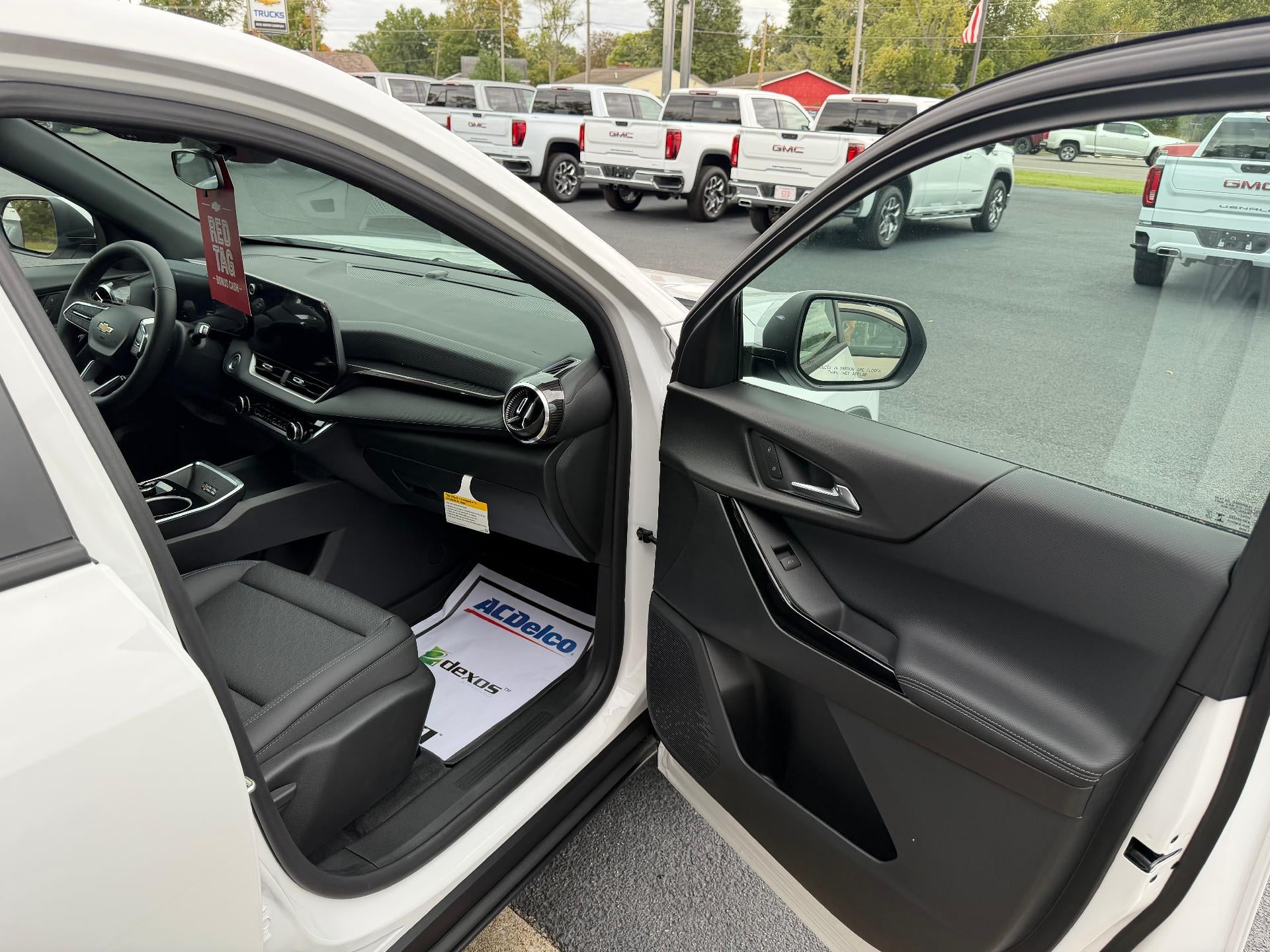 2027 Chevrolet Equinox LT - Photo 11