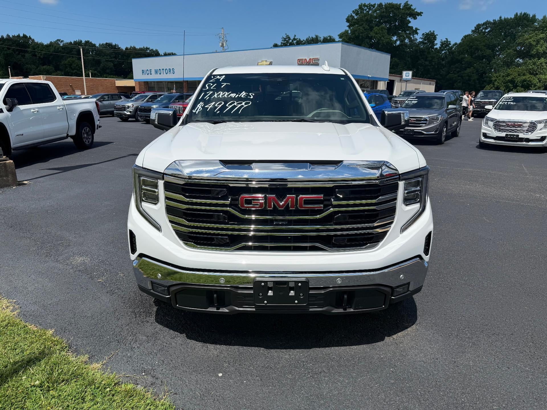 2024 GMC Sierra 1500 SLT
